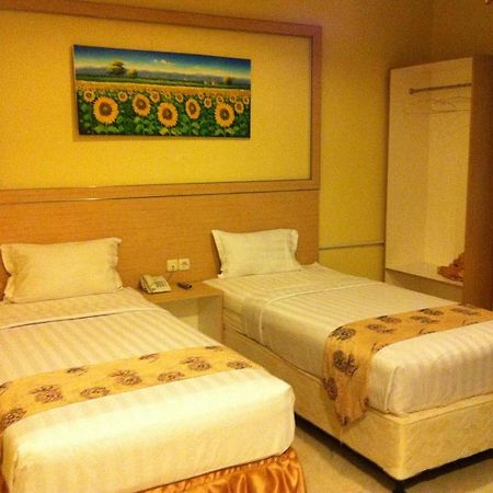 Hotel Paramount Biringkanya Zewnętrze zdjęcie