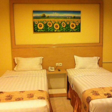 Hotel Paramount Biringkanya Zewnętrze zdjęcie