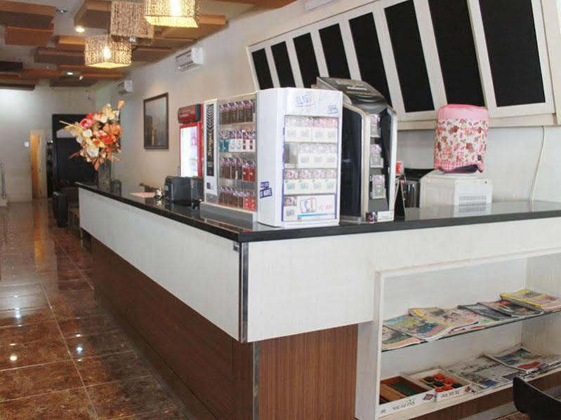 Hotel Paramount Biringkanya Zewnętrze zdjęcie